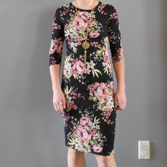 Vibe Sportswear Floral Dress (M) - Picture 2 of 5